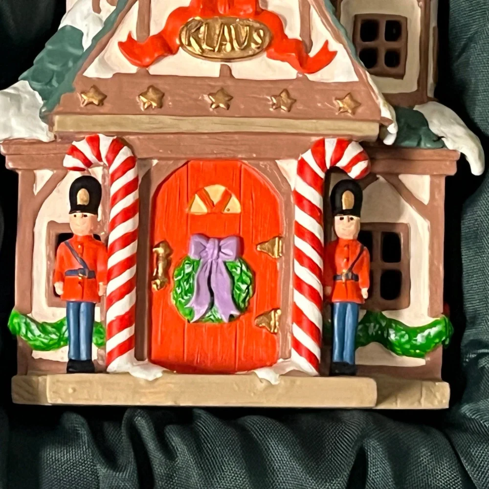 1997 RETIRED Santa’s House #1 Santa’s Neighborhood Series DONNA LEE Ornament DL4